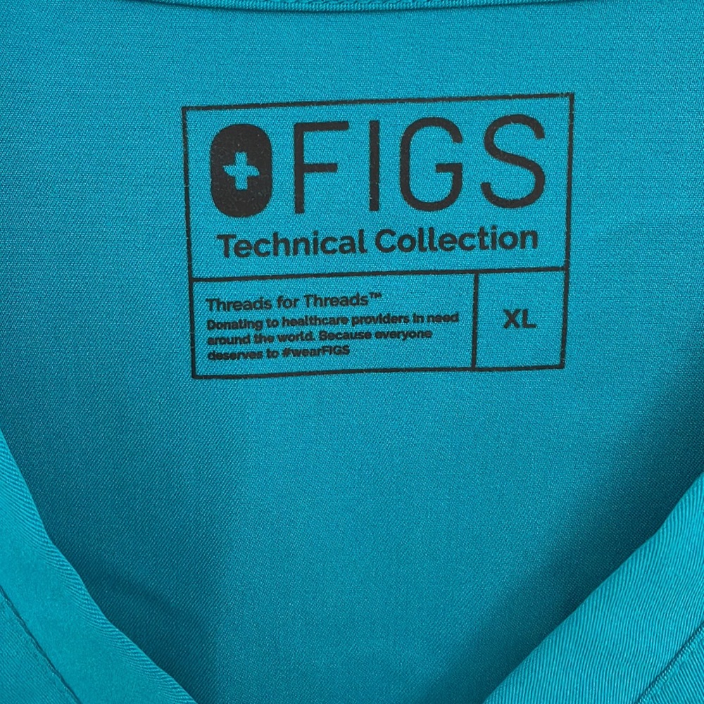 FIGS Aqua 3 pocket Casma Scrub Top - Picture 3 of 4